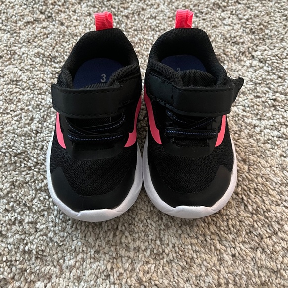 Baby Velcro Tennis Shoes - Picture 1 of 3